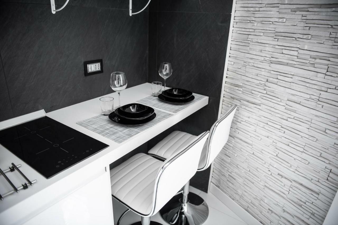 Rettifilo 201 Exclusive Rooms Napoli Exterior foto